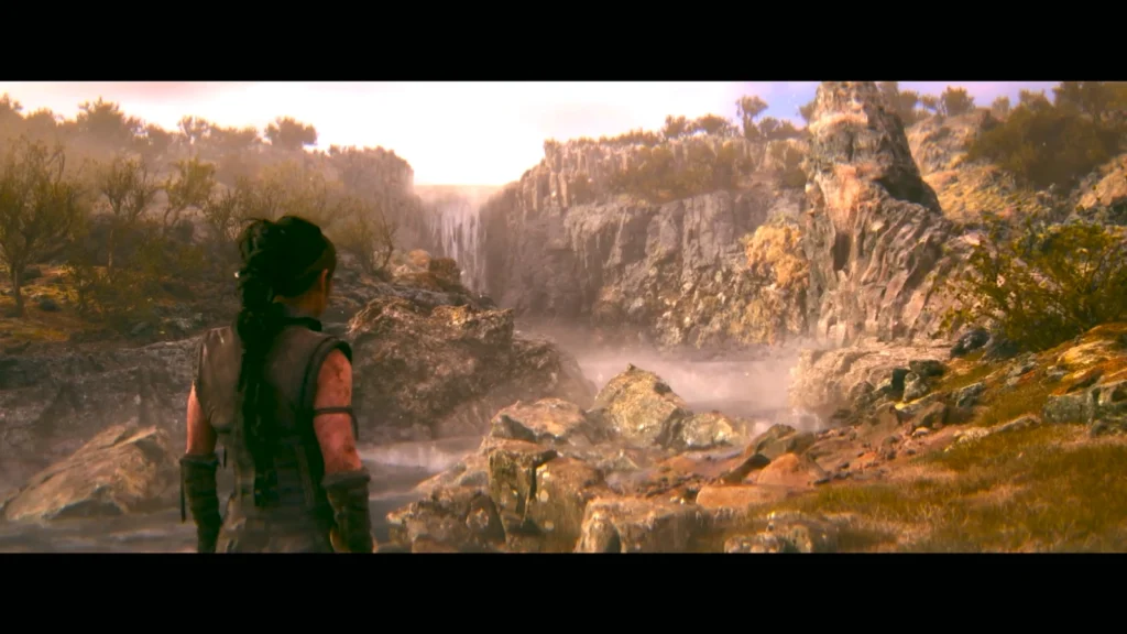 Сенуа из Hellblade смотрит на водопад в ущелье