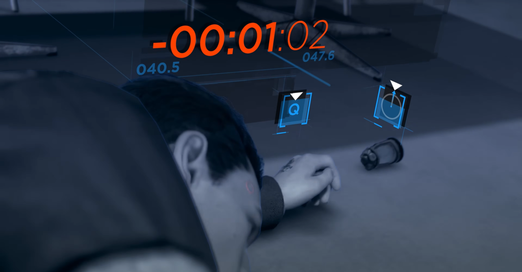 Мужчина лежит на полу рядом с гранатой