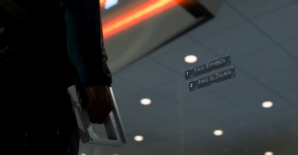 Рука держит пистолет в помещении с подсветкой