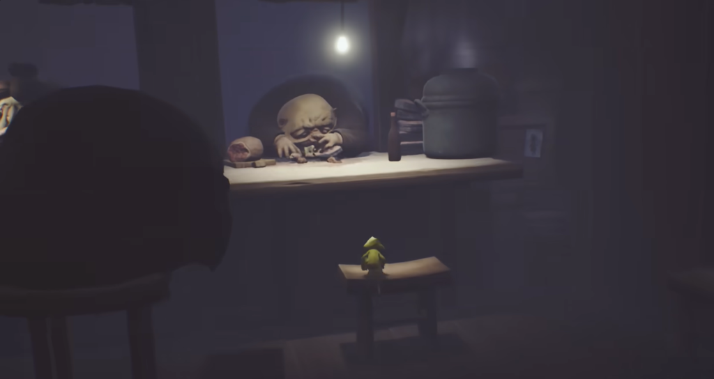 Шестая из Little Nightmares стоит на табурете в кухне