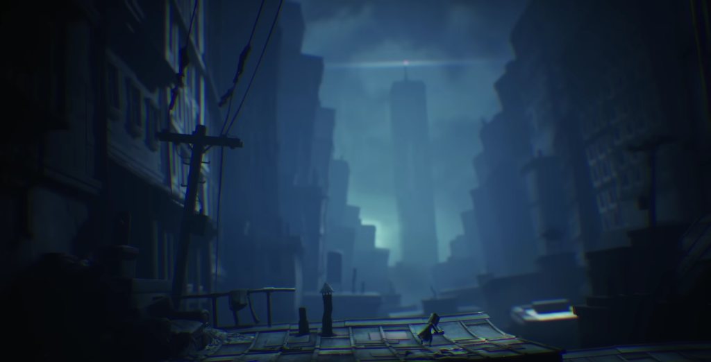 Маленькая фигура идет по крыше в тумане