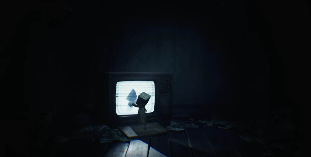 Шестая из Little Nightmares смотрит телевизор в темноте