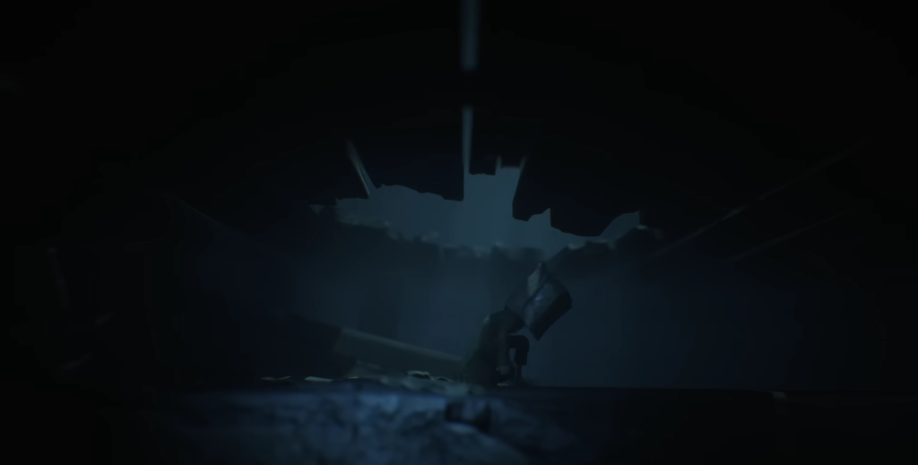 Маленькая фигура с фонариком в темном тоннеле