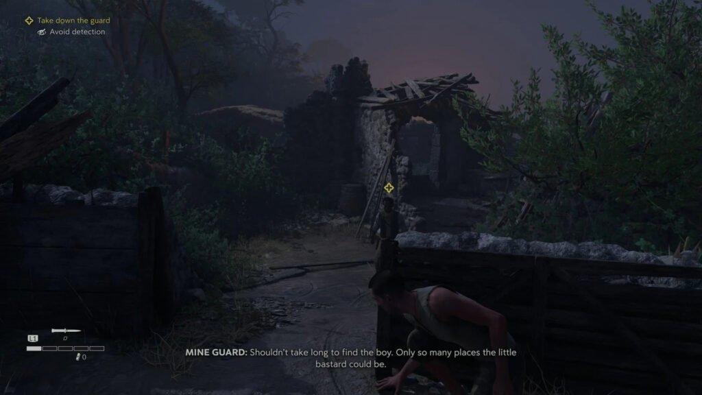 Игрок прячется за стеной у руин ночью