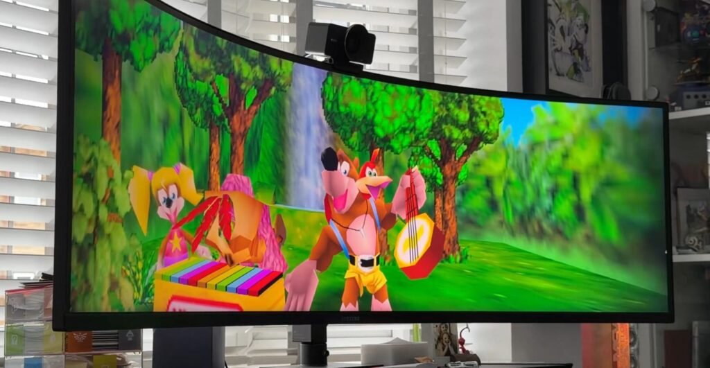 Банджо и Казуи играют на мониторе в комнате