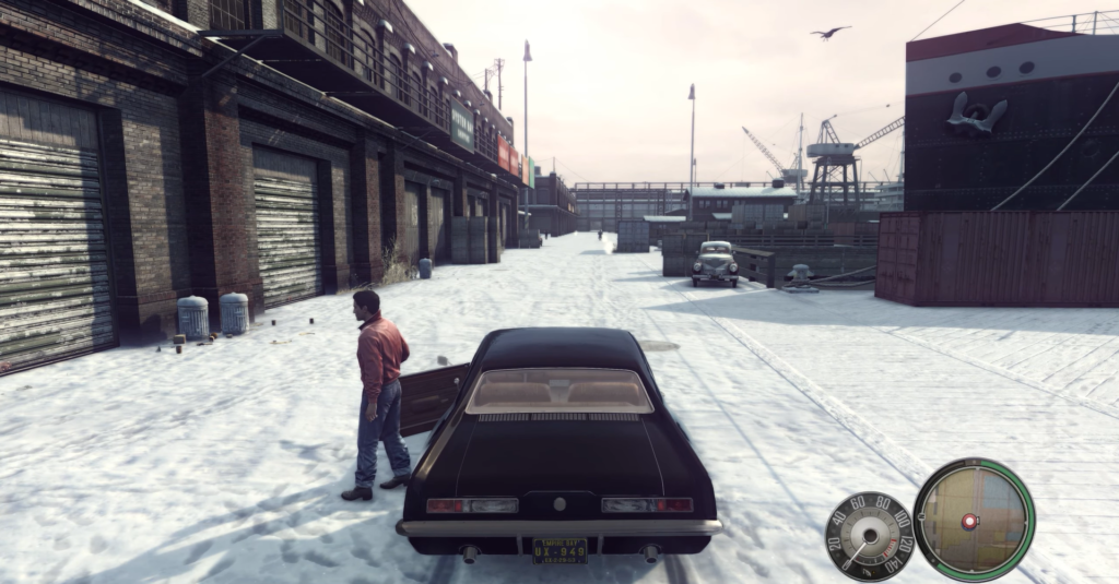 Персонаж стоит у машины в снежном порту