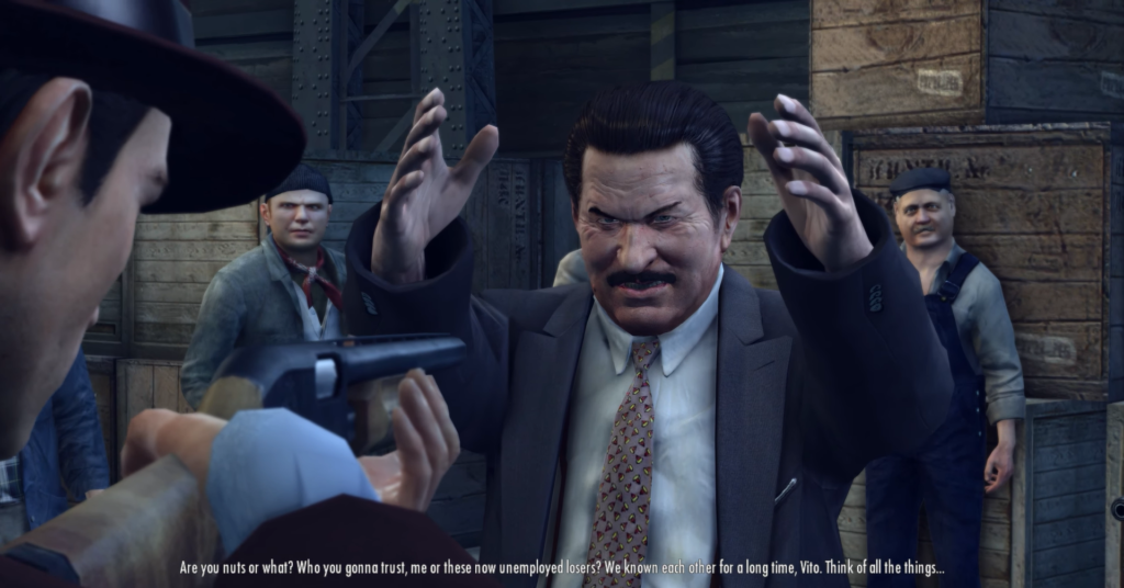 Мужчина в костюме поднимает руки на складе ящиков