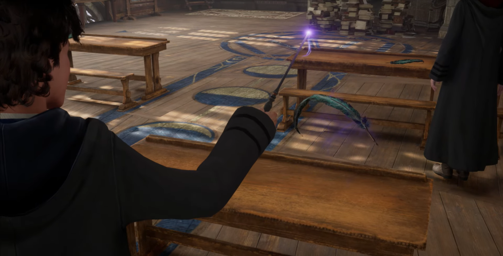 Ученик Хогвартса колдует палочкой в классе Hogwarts Legacy