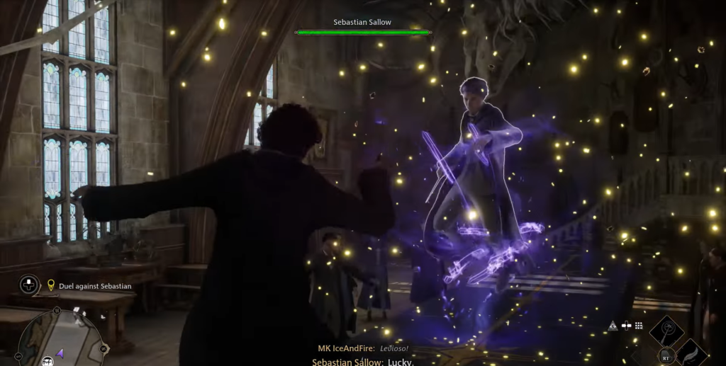 Себастьян Сэллоу колдует в зале Хогвартса Legacy