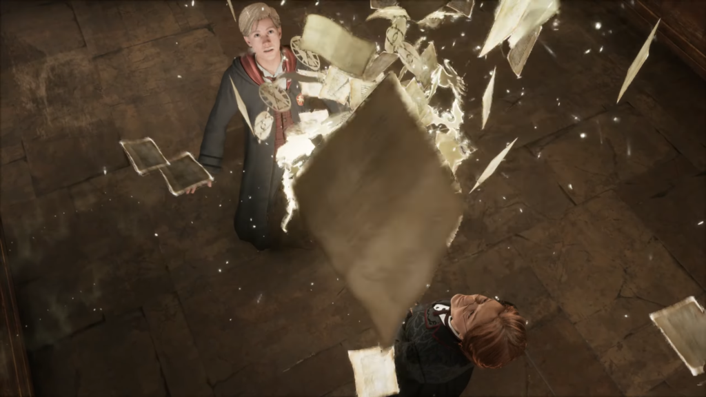 Ученики Хогвартса колдуют над летающими книгами в зале