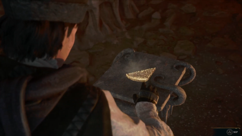 Персонаж держит золотой осколок над каменной плитой