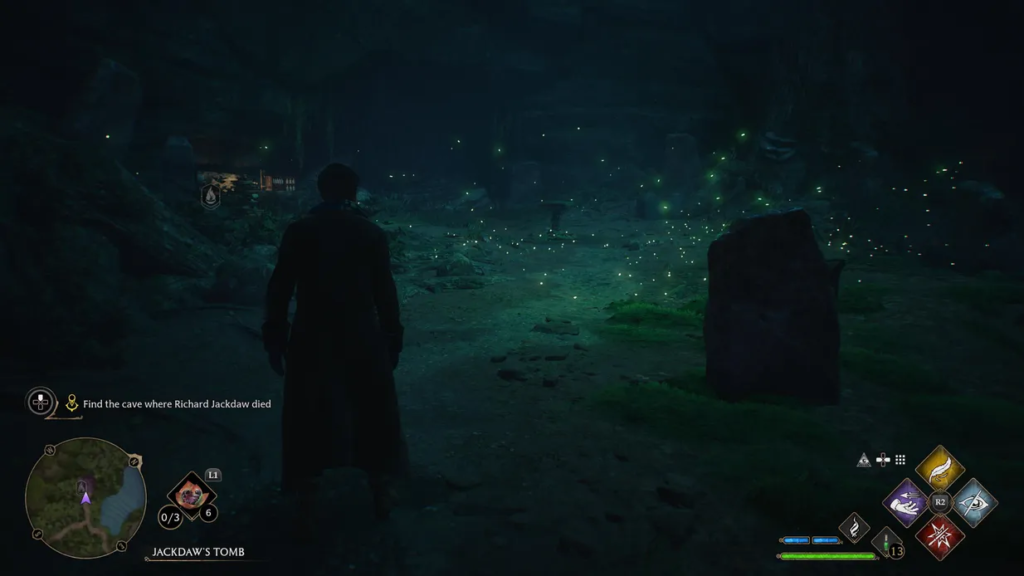 Персонаж идет по темной пещере Hogwarts Legacy