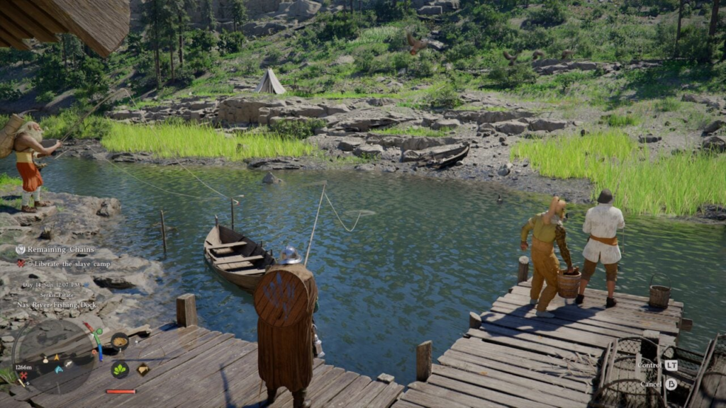 Рыбаки ловят рыбу на деревянном причале у реки