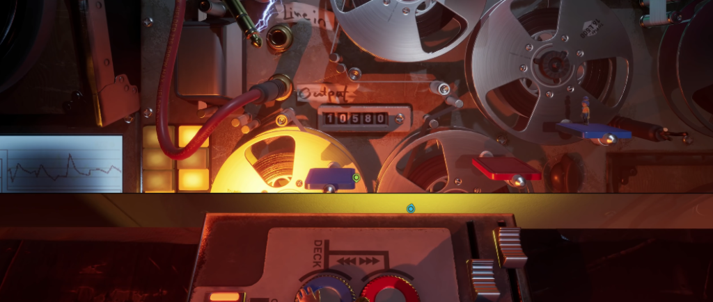 Катушки магнитофона вращаются в механизме с подсветкой