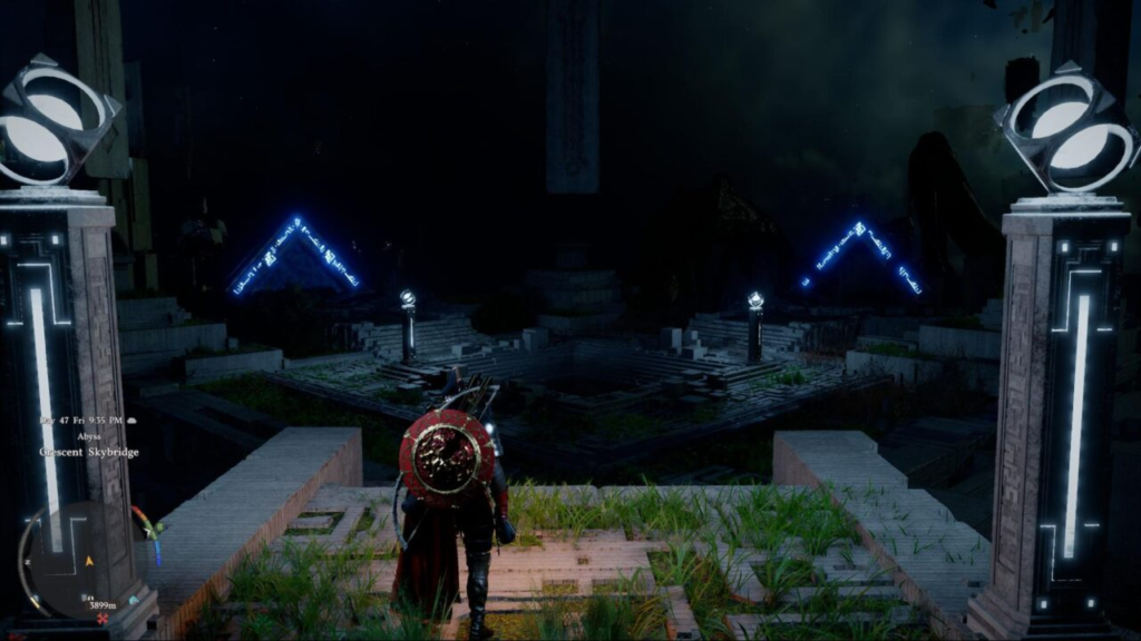 Воин со щитом стоит на руинах ночью