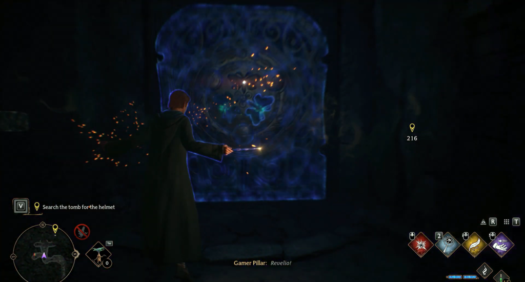 Персонаж Hogwarts Legacy колдует у синей каменной двери