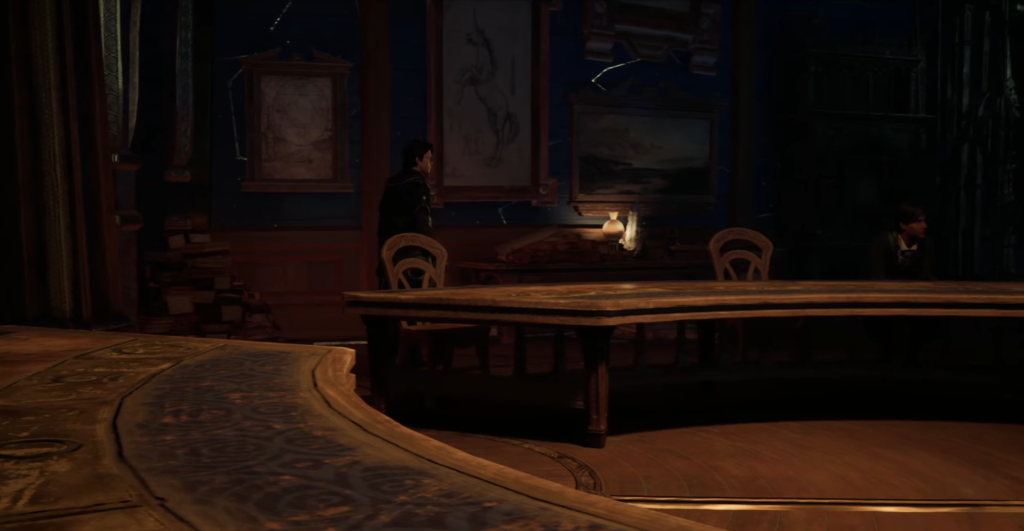 Ученик стоит у стола в классе Хогвартса