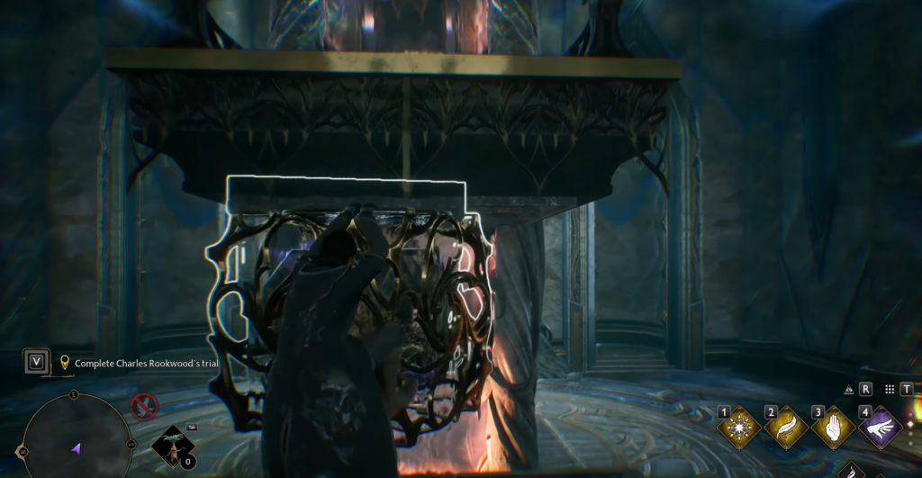 Персонаж Hogwarts Legacy открывает сундук в зале