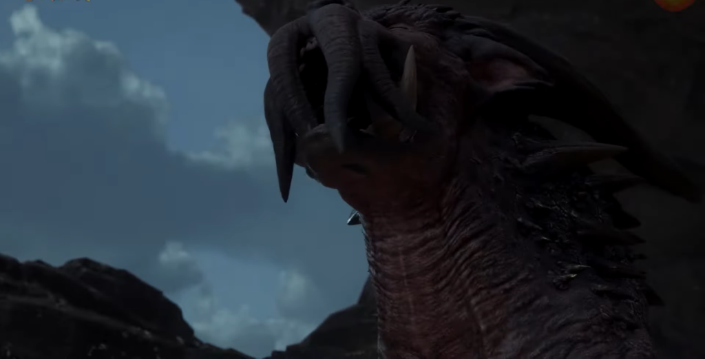 Дракон рычит на фоне облачного неба