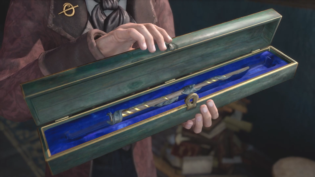 Руки открывают зелёный футляр с волшебной палочкой