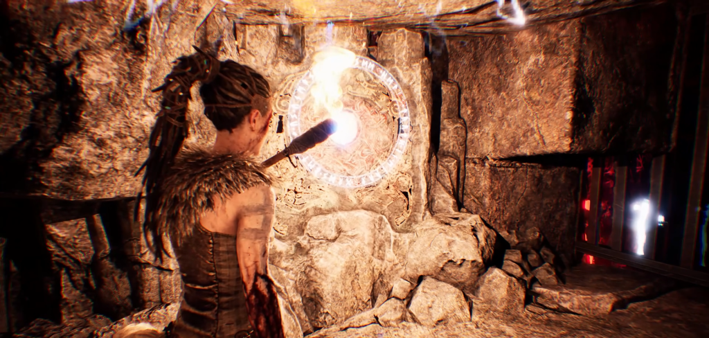 Сенуа из Hellblade освещает рунический круг в пещере