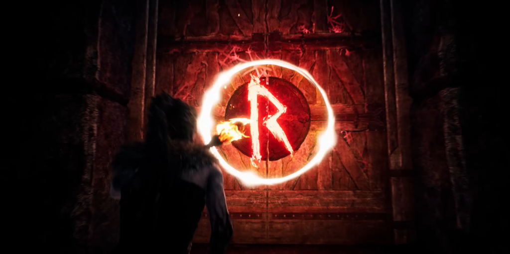 Персонаж рисует огненную руну на деревянной двери