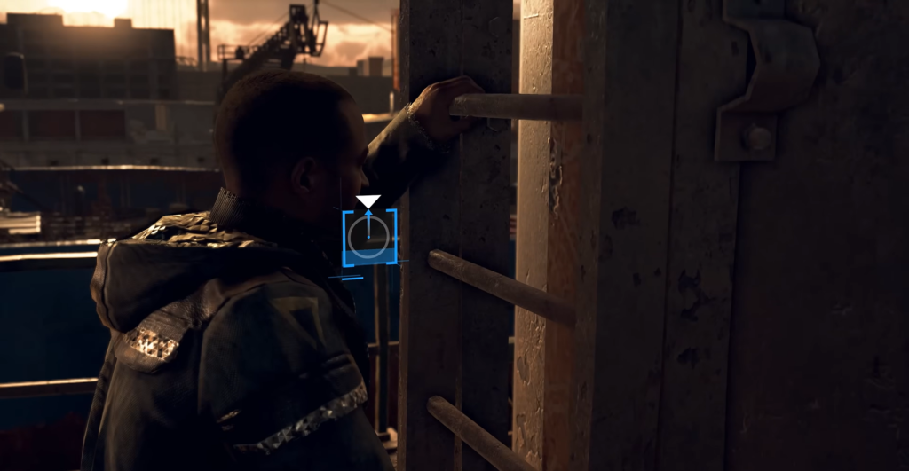 Мужчина держится за лестницу на стройке