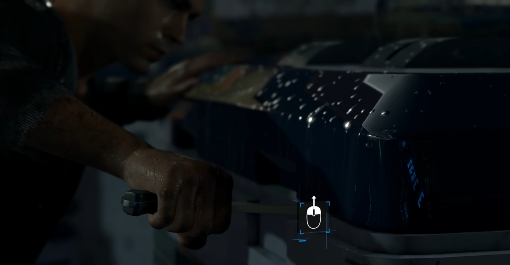 Мужчина держит нож у мокрого контейнера в помещении