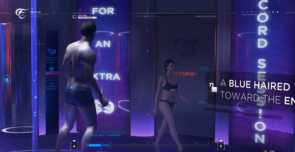 Мужчина в трусах смотрит на женщину в клубе Eden Club