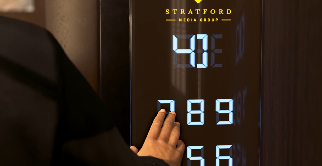 Рука нажимает кнопку лифта с цифровой панелью