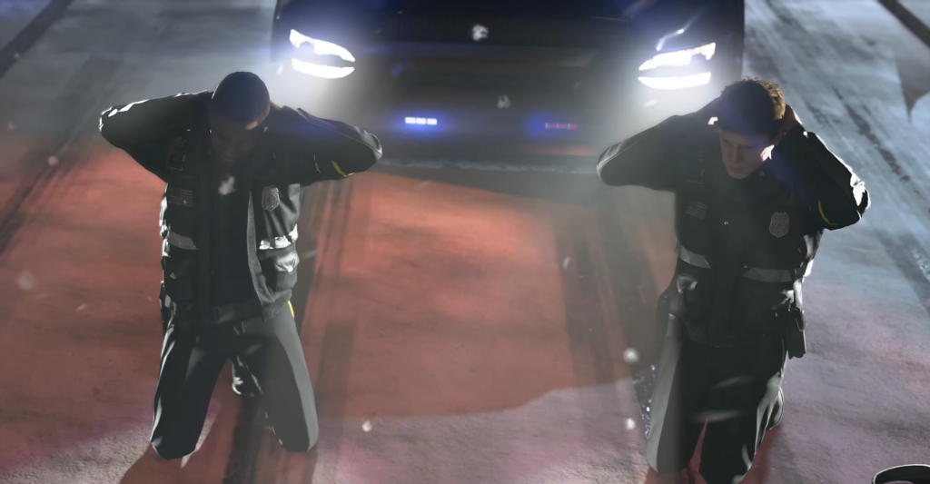 Двое полицейских стоят на коленях перед машиной ночью