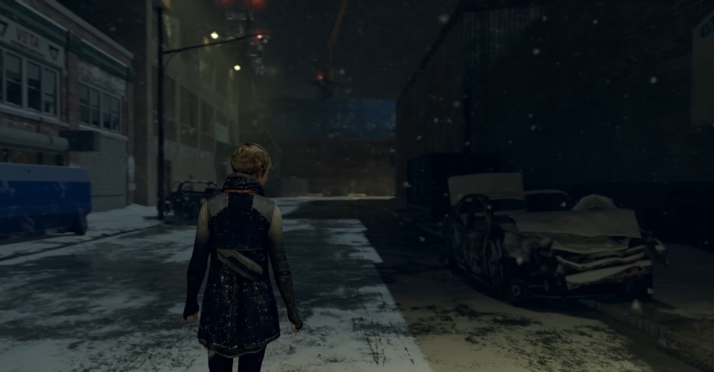 Девушка идет по заснеженной улице ночью