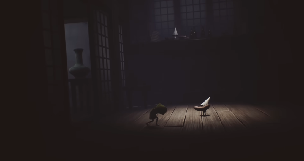Шестая и Моно стоят на полу в комнате Little Nightmares II