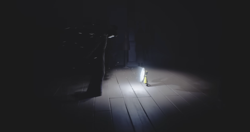 Шестая из Little Nightmares держит зажигалку в коридоре