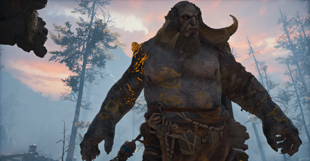 рогатый великан стоит в лесу на закате