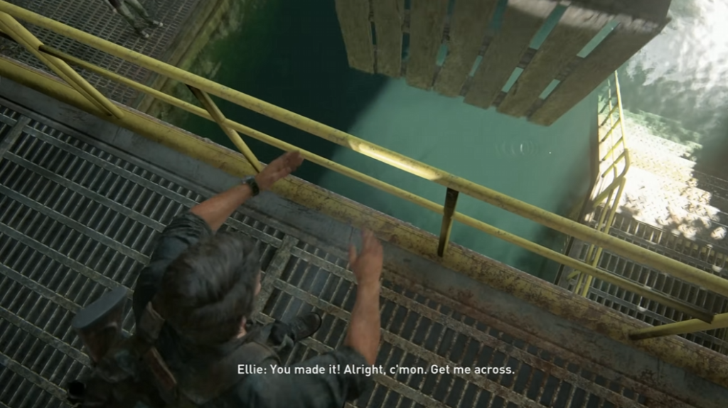 Элли из The Last of Us стоит на лестнице