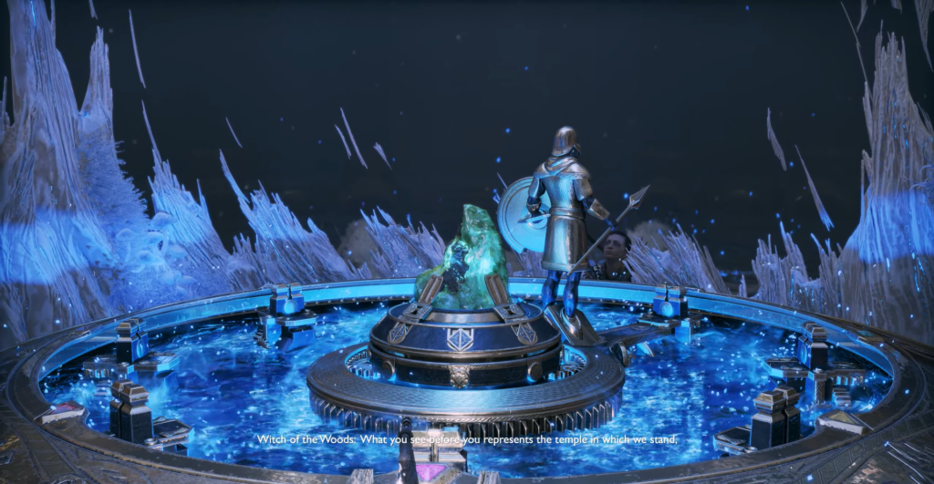 Воин со щитом стоит у синего бассейна в храме