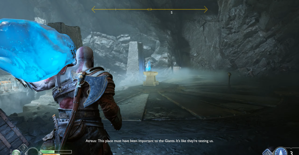 Кратос несёт синий кристалл в пещере God of War