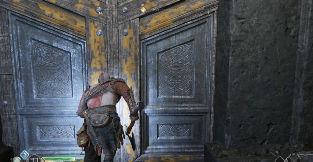 Кратос из God of War открывает дверь в храме