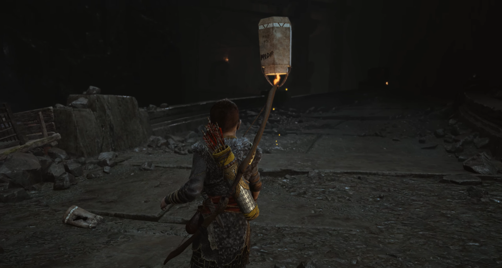 Атрей идет с луком по темным руинам God of War