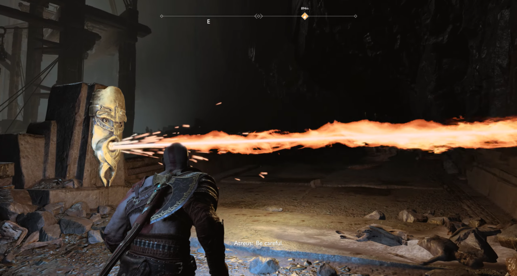 Кратос в God of War уклоняется от огня в пещере