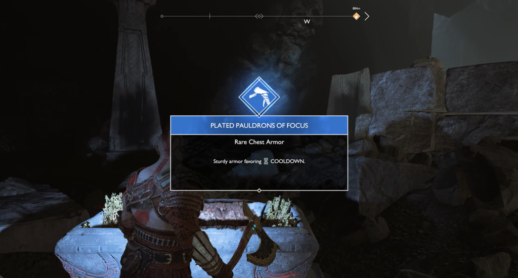 Кратос из God of War открывает сундук в пещере