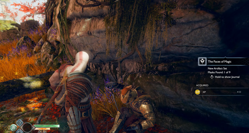 Кратос из God of War осматривает скалу в лесу