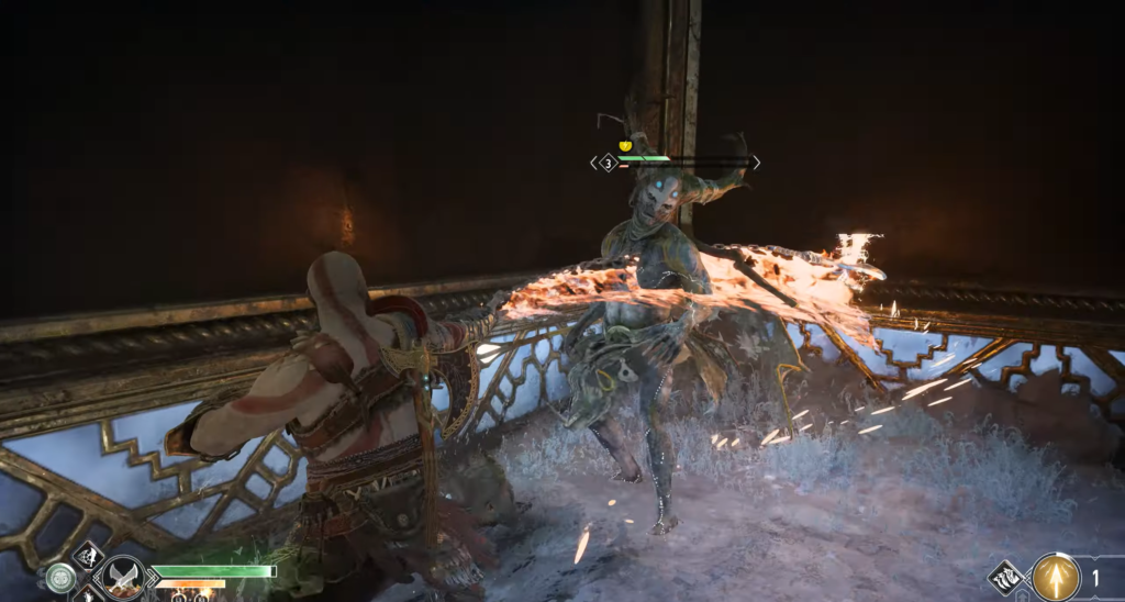 Кратос сражается с врагом в God of War