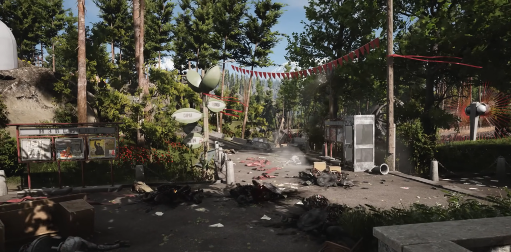 Разрушенная дорога с мусором в лесном парке