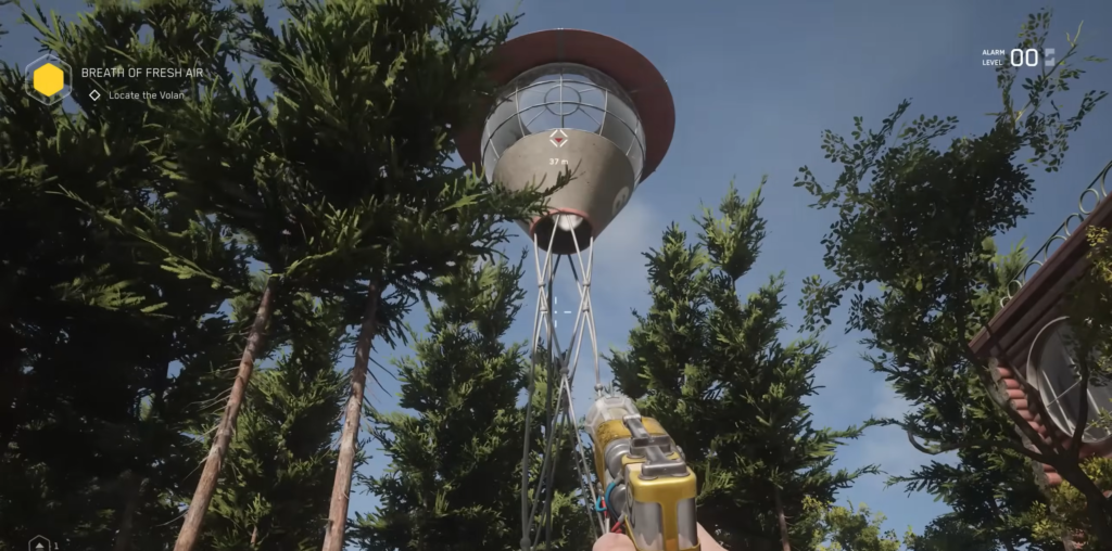 Игрок целится пистолетом в водонапорную башню среди деревьев