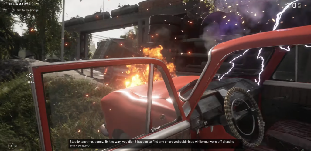 Красная машина с открытой дверью у взрыва моста