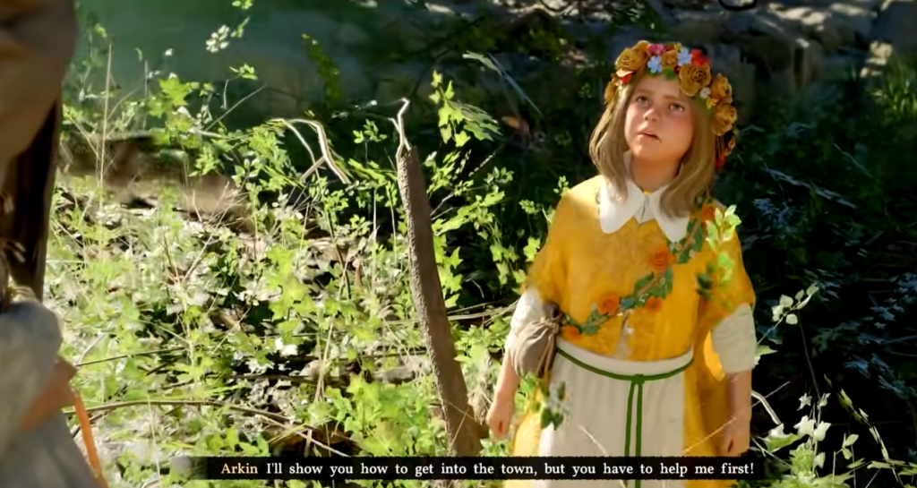 Девочка в жёлтом платье стоит в лесу