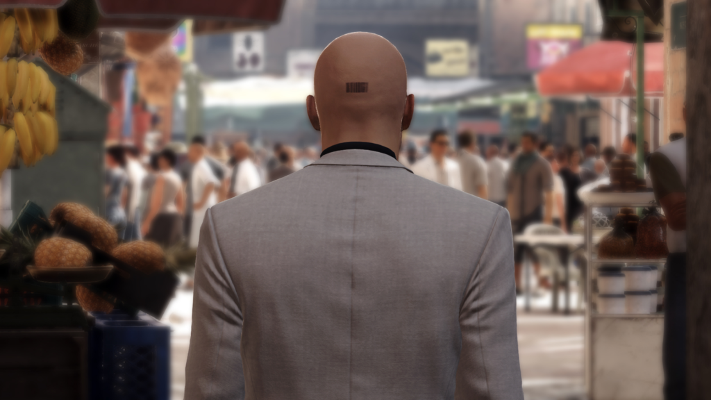 Агент 47 из Hitman стоит на рынке