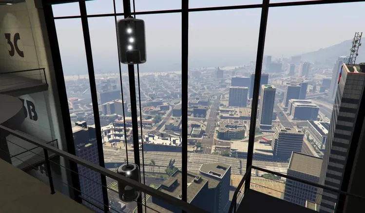 Вид на город Лос-Сантос через панорамные окна GTA V